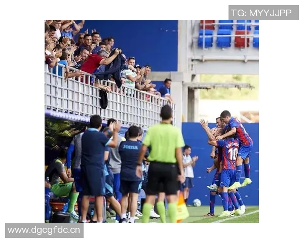 美洲杯历史回顾与现状分析:足球盛宴背后的精彩故事与文化传承 美洲杯历史回顾与现状分析:足球盛宴背后的精彩故事与文化传承